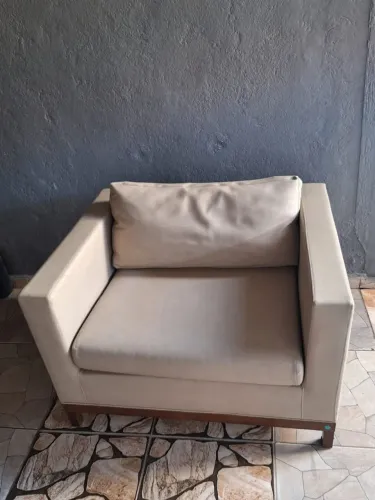 Poltrona em corino Bege