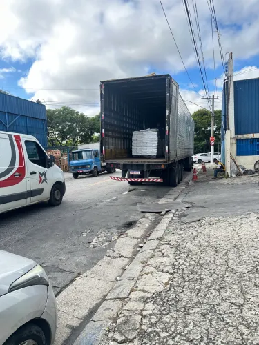 Carreta baú 28 plt