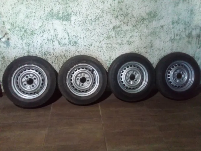 Jogo de roda 15 com pneu original de fusca