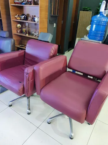 2 cadeira barbeiro ou cabeleireira uma fixa e outra reclinável