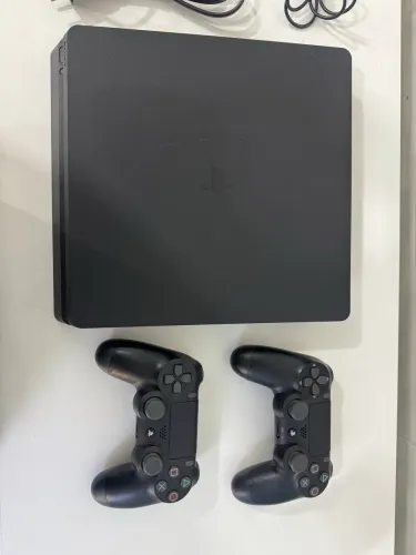 PlayStation 4 Slim 1TB - Completo com 2 Controles Originais (Lacre de Fábrica)