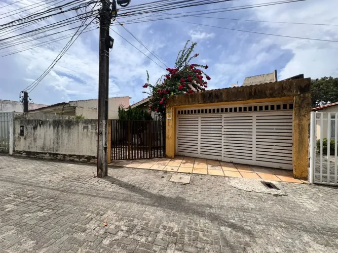 Casa para venda com 221 metros, com 3 quartos, no Inácio Barbosa - Aracaju - SE