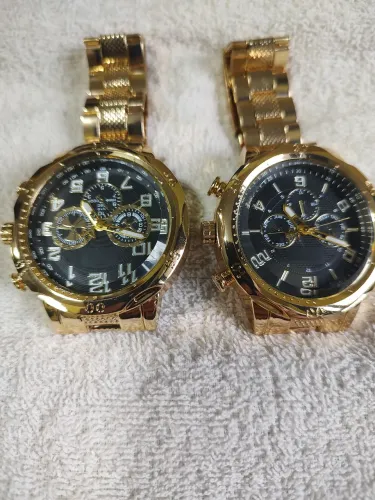 Vendo dois relógios masculino dourado junto os dois por 65 reais