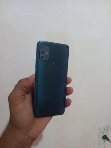 Vendo moto G20 trincado porém funciona perfeitamente.