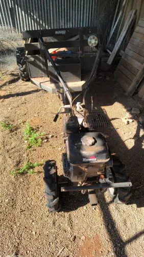 Novo Hamburgo RS Motocultivador tratorito , enxadas, carreta e aparador de grama