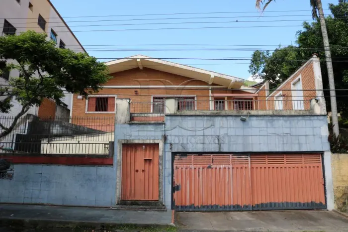 19412 - Jardim dos Estados - Casa com edícula á venda em bairro tradicional em Poços de Ca