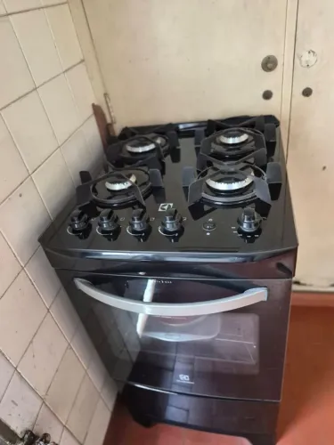 Fogão de Piso Electrolux de 4 bocas com Mesa de Vidro