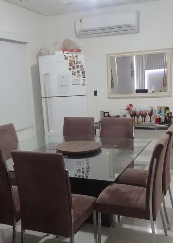 Mesa de 8 lugares e tampo giratório 