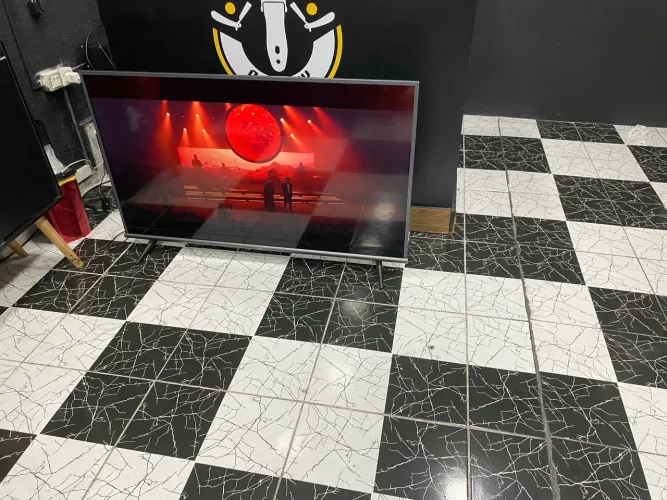 Vendo Smartv TCL 50 polegadas 4k com comando de voz