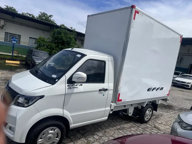 Caminhão effa Baú isotérmico reforçado com grade interna V21 Pick-up CS 1.5 16V 2p