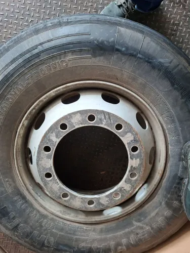 Roda com pneu para carreta 295/80R22,5