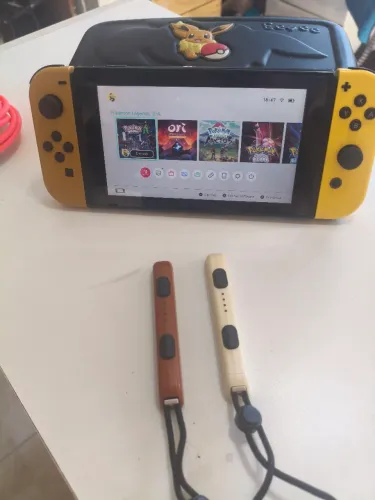 Nintendo Switch desbloqueado edição Pikachu e Eve