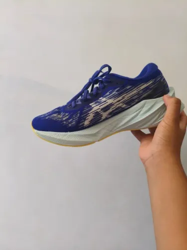 Tênis Asics Novablast 3