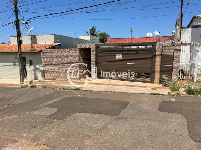 Casa à venda em Campo Grande-MS, bairro Amambaí: 4 quartos, 1 suíte, 2 salas, 6 vagas de g