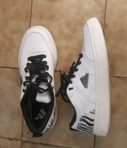 Novo tênis adidas de couro legítimo 37