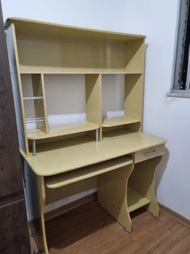 Escrivaninha estante