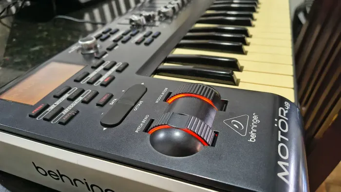 Controlador Behringer motor 49
