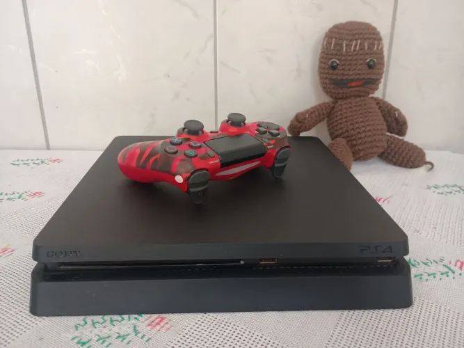 PlayStation 4 Slim 2TB + Controle Camuflado + Cabos (Impecável)