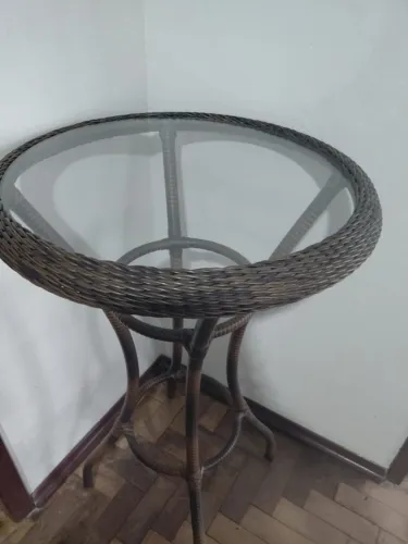 Mesa bistrô usada em perfeito estado
