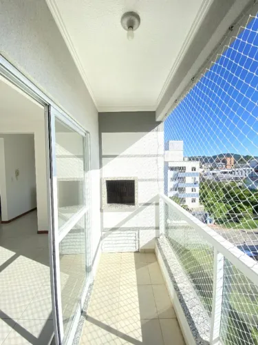 Apartamento Areias, São José 2 quartos, garagem privativa coberta. 85m2