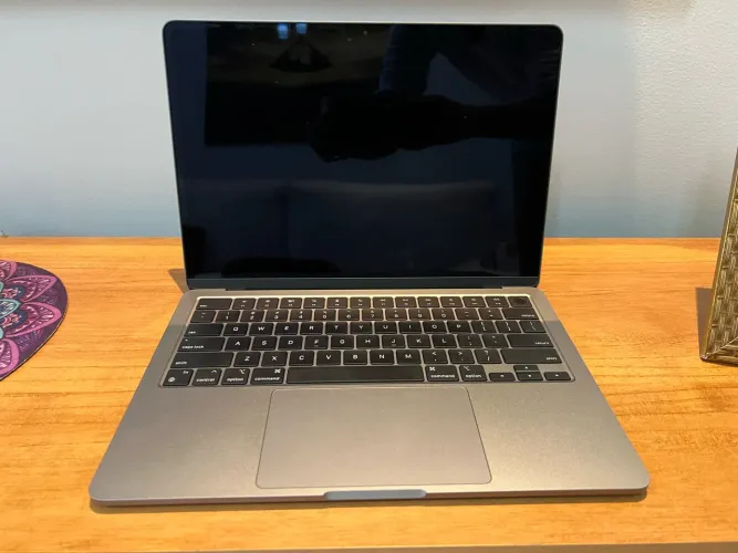 MacBook Air Apple M3 Chip com 16GB de Memória, Armazenamento 256GB SSD - Space Grey