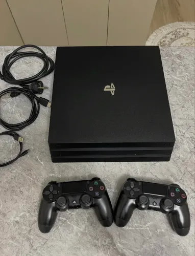 Vendo PS4 PRO 1TB 2 CONTROLE ( muito novo)
