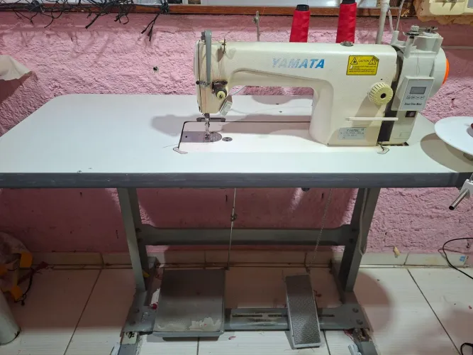Maquina reta industrial com motor direct drive