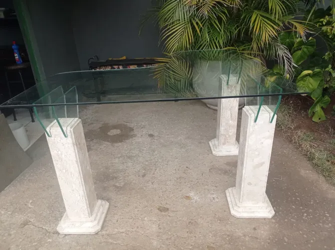 VENDO MESA DE VIDRO PÉ DE MÁRMORE