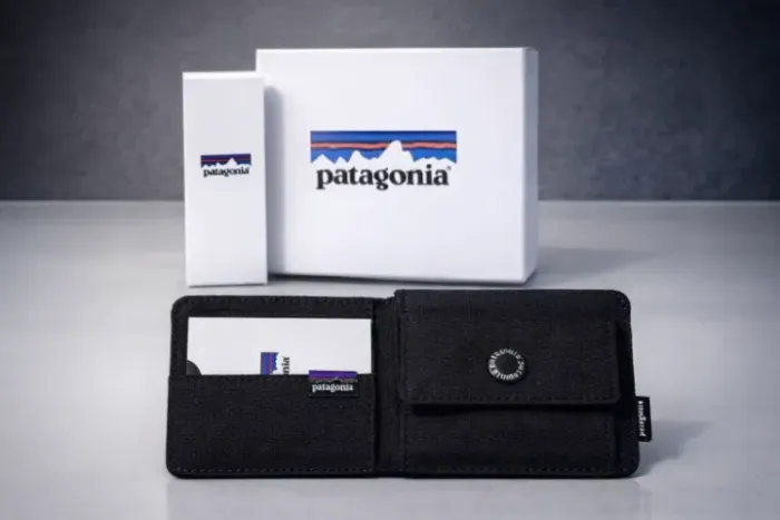 Carteira Patagonia Black Hole com Caixa + Encarte Nova