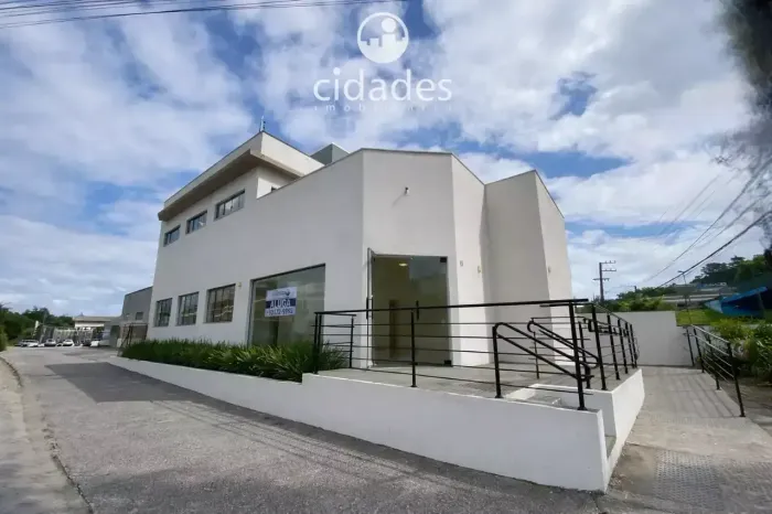 Aluguel de loja comercial na SC-401, João Paulo com alta visibilidade pronta para uso