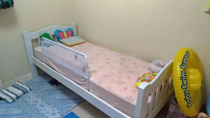 Cama solteiro de madeira