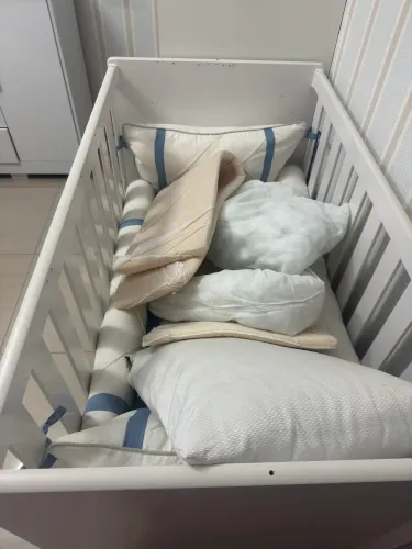 Berço e banheira de pé