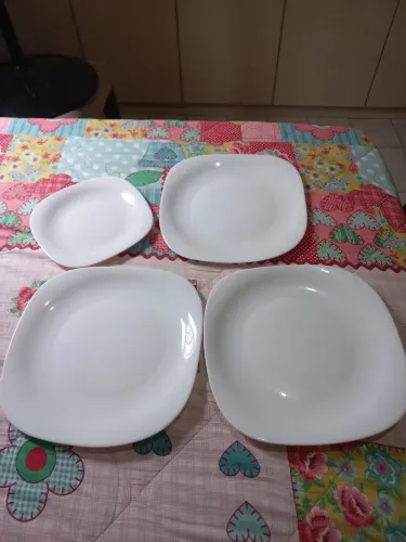 Pratos Rasos Brancos