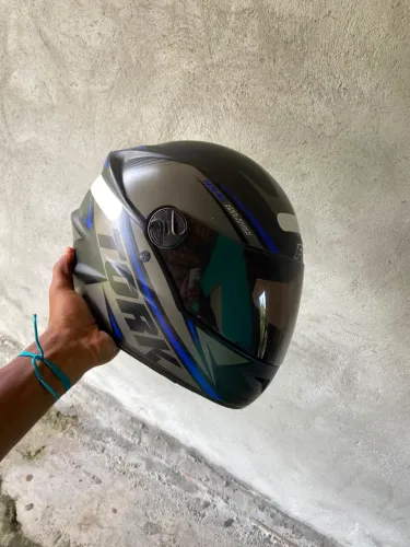 Capacete nunca usado