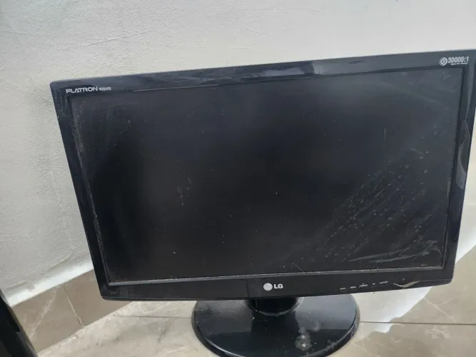 Vendo monitor para aproveitar pecas