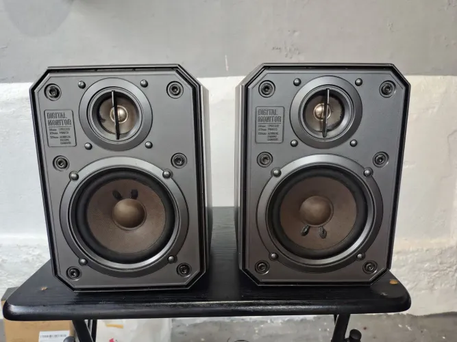 Caixas Sharp 2 vias 50 wts 6 ohms.