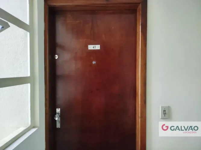 Apartamento de 01 quarto na região central, ótima conservação.