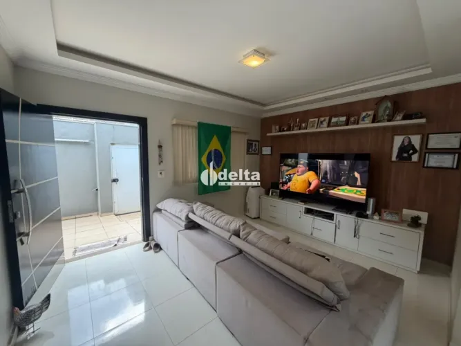 Casa com 3 quartos sendo 1 suíte disponível para venda e locação no bairro Santa Luzia em