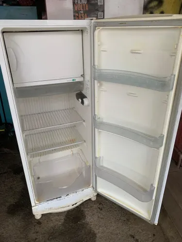 Geladeira consul gelo seco, 260 litros , funcionando perfeitamente ENTREGO
