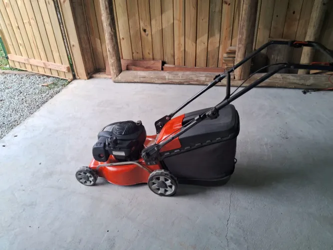 Husqvarna LC 140 Cortador de grama