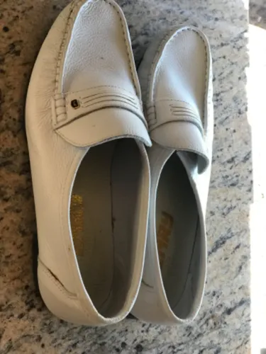 SAPATO DE COURO