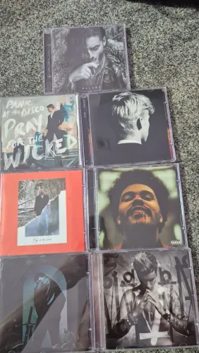 CDs pop masculino - Justin Bieber Timberlake The Weeknd Post Malone Troye Maluma Panic