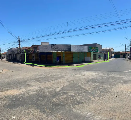 Lote com casa e sala comercial 