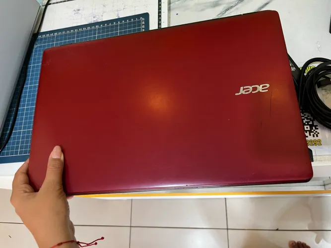 Notebook Acer - Retirar peças