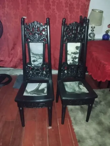 Vendo 6 cadeiras antigas com detalhes em mármore