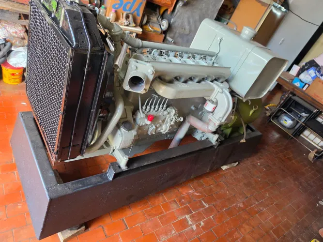 Grupo gerador, motot MWM diesel gerador trifásico de 60 KVA revisado, super novo