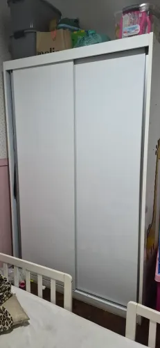 Vendo guarda-roupa de duas portas em ótimo estado.