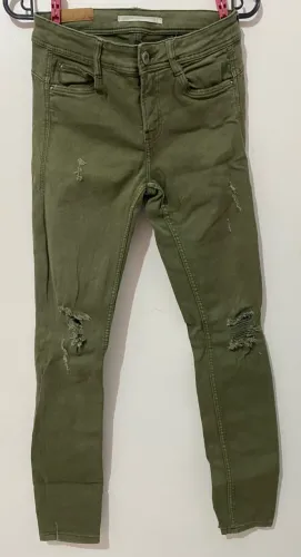 Calça marca Zara