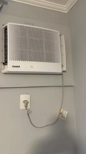APARELHO DE AR CONDICIONADO DE 10.000 BTU COM CONTROLE REMOTO