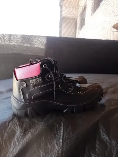 ? DESAPEGO: Bota Adventure CAT (Zera, Nunca Usada!)